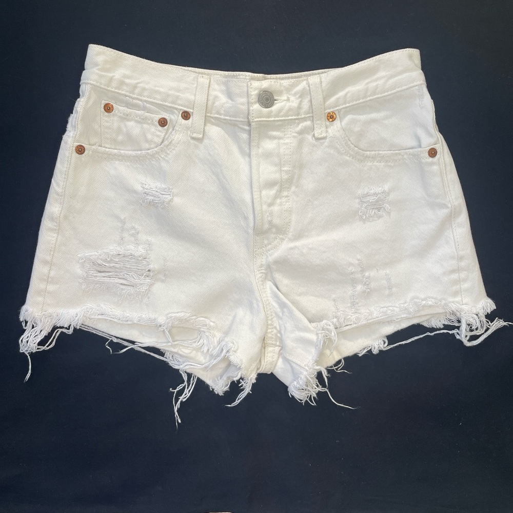 White Denim Levi’s Shorts Size 26 - Picture 3 of 10